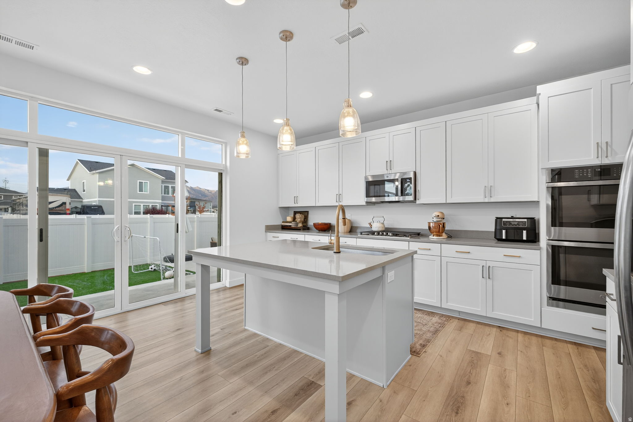 LAKESHORE - Residential