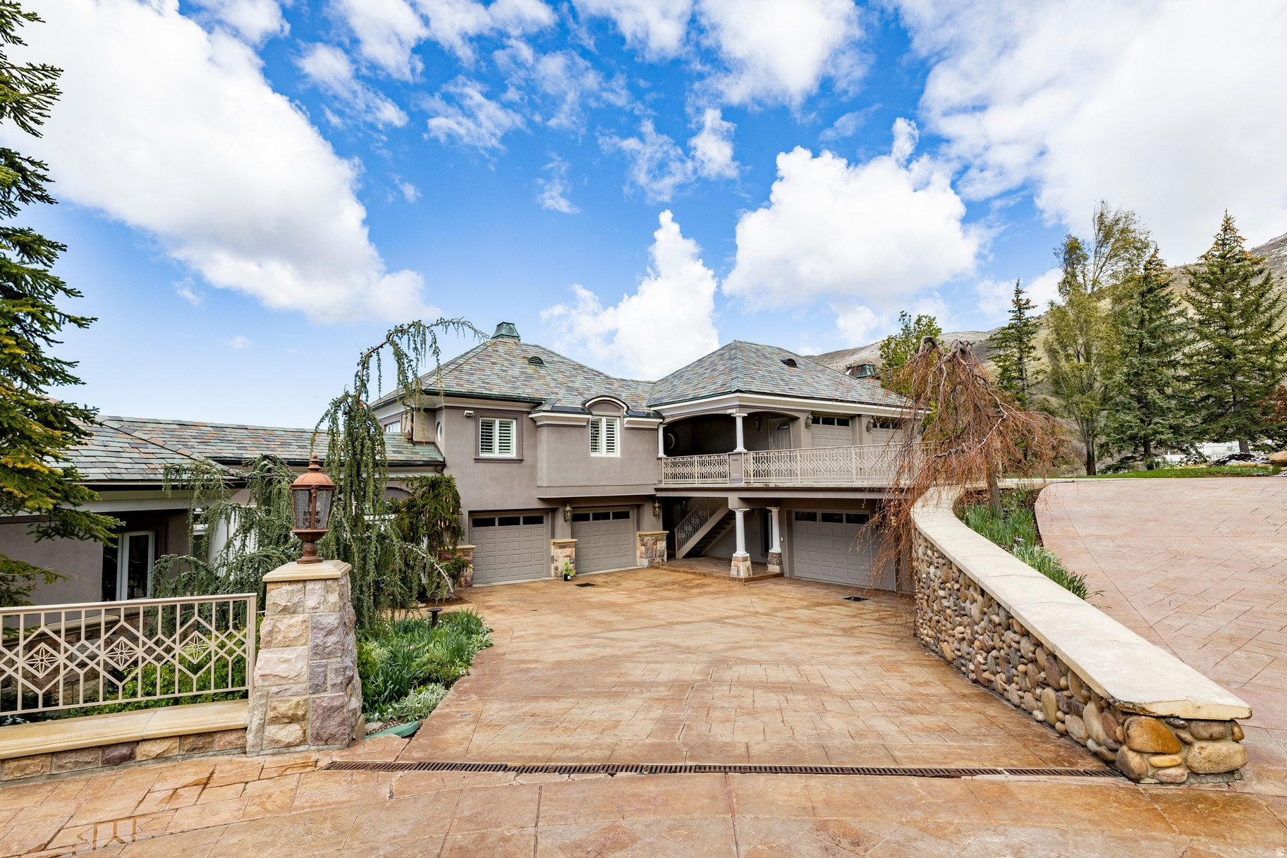 EMIGRATION ESTATES - Residential