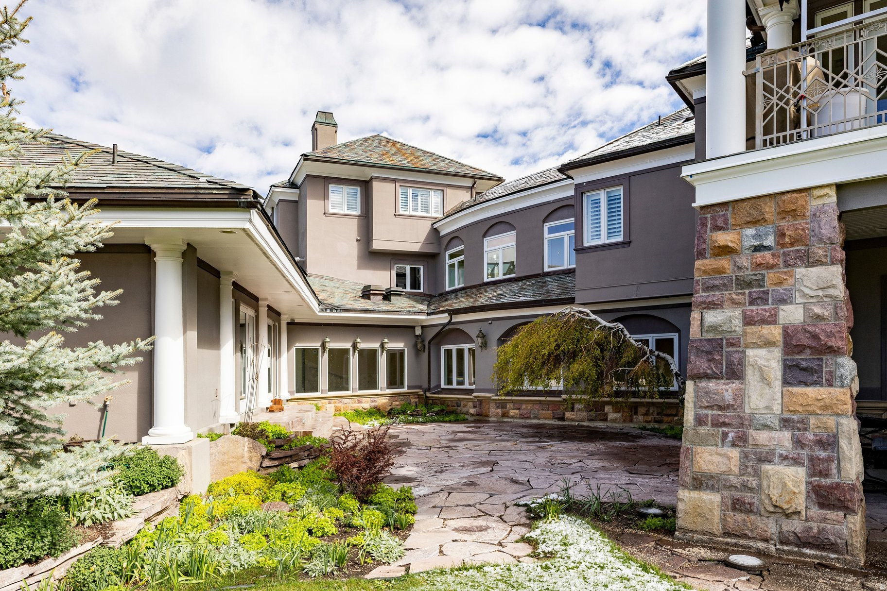 EMIGRATION ESTATES - Residential
