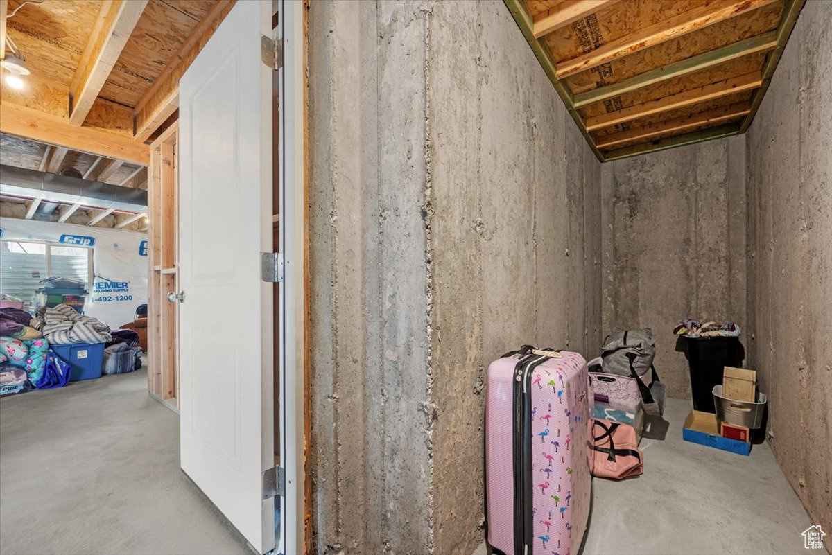 BRIDLE WALK - Residential