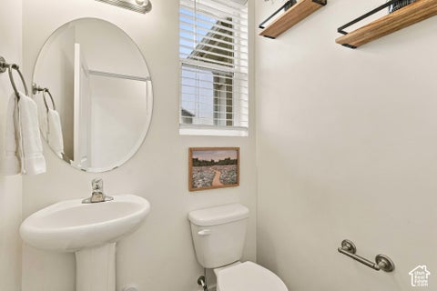 Tiny photo for 1932 W PARKVIEW DR, Syracuse, UT 84075 (MLS # 2188022)