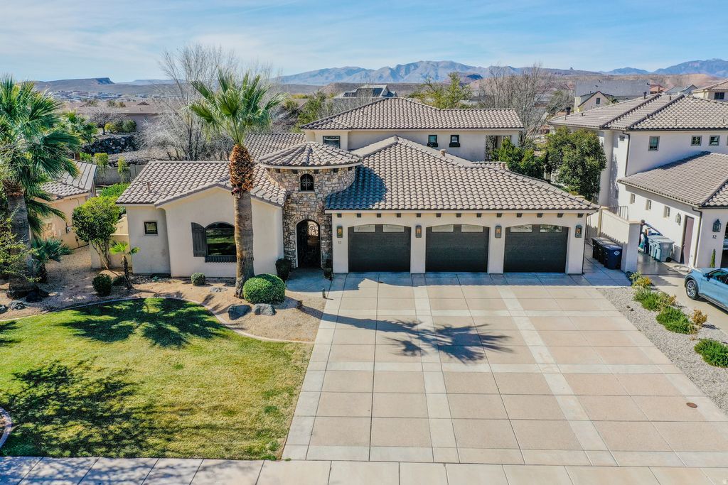 Photo of 470 COUNTRY LN #11, Santa Clara, UT 84765 (MLS # 2141446)