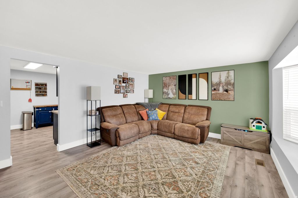 Photo of 401 N LAKEVIEW AVE E, Tooele, UT 84074 (MLS # 2156318)