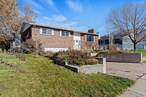 Tiny photo for 257 E 600 N, Kaysville, UT 84037 (MLS # 2121488)