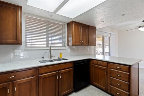 Tiny photo for 257 E 600 N, Kaysville, UT 84037 (MLS # 2121488)