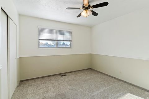 Tiny photo for 257 E 600 N, Kaysville, UT 84037 (MLS # 2121488)