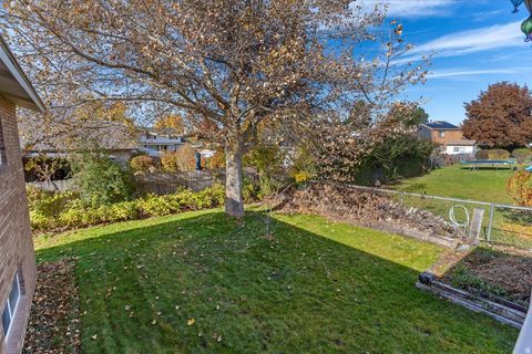 Tiny photo for 257 E 600 N, Kaysville, UT 84037 (MLS # 2121488)
