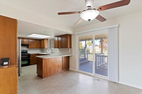 Tiny photo for 257 E 600 N, Kaysville, UT 84037 (MLS # 2121488)