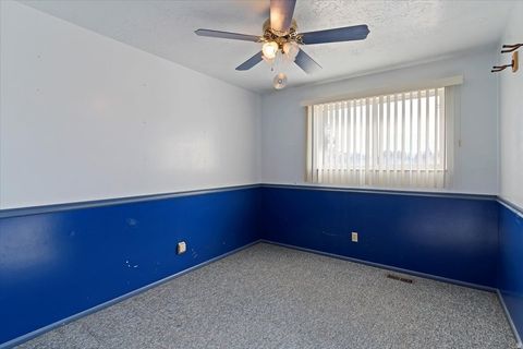 Tiny photo for 257 E 600 N, Kaysville, UT 84037 (MLS # 2121488)