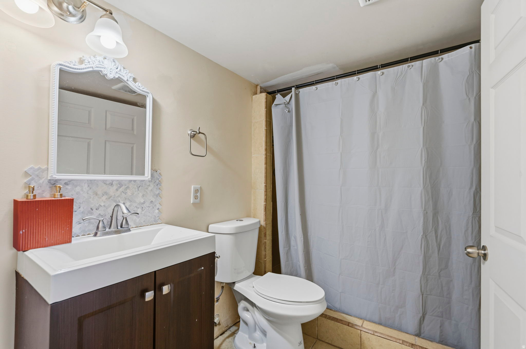 REGAL COUNTRY ESTATES - Residential