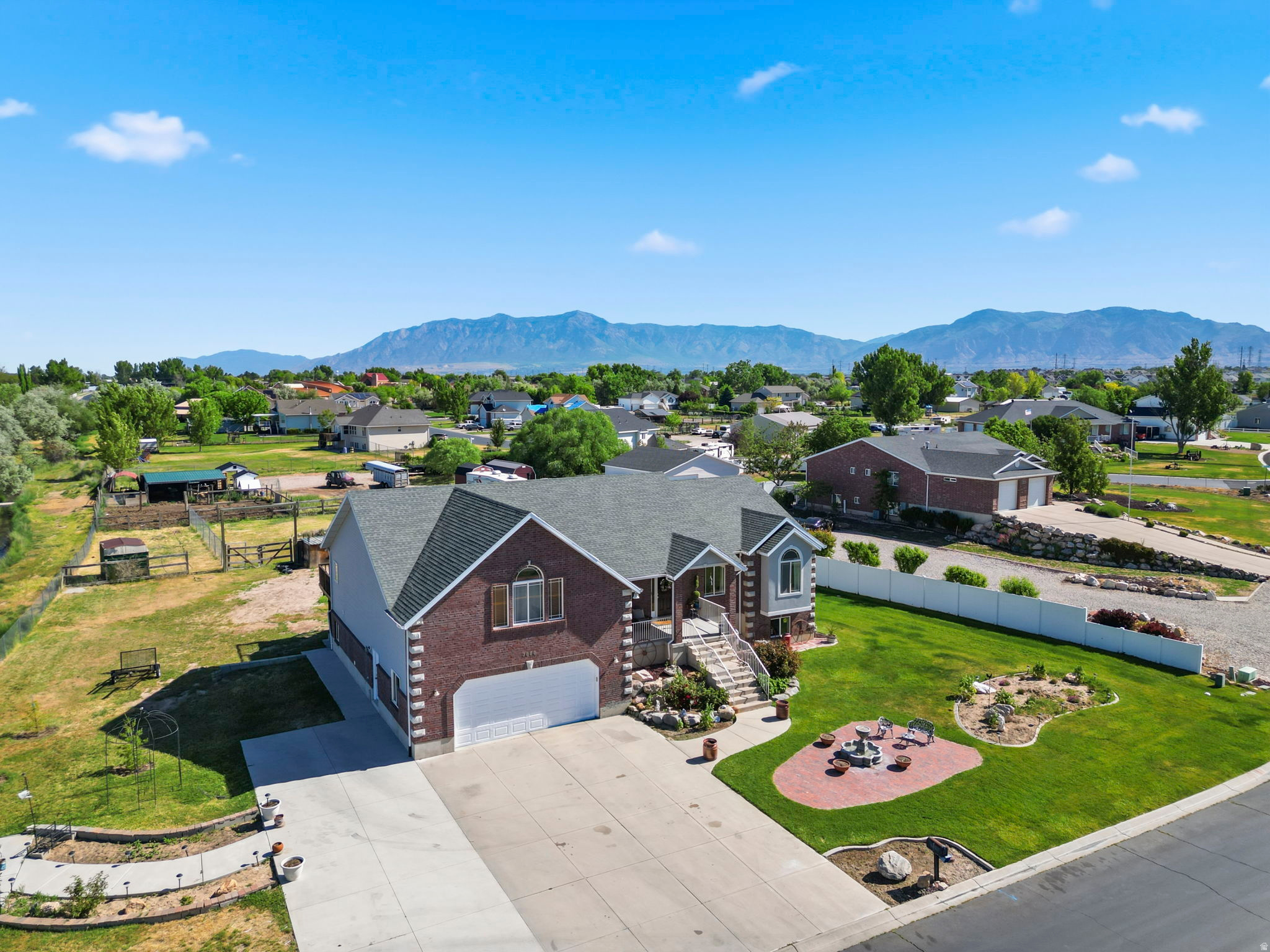 REGAL COUNTRY ESTATES - Residential