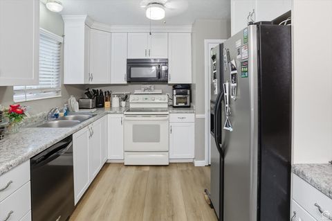 Tiny photo for 690 BARLOW ST, Clearfield, UT 84015 (MLS # 2114587)