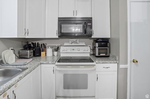 Tiny photo for 690 BARLOW ST, Clearfield, UT 84015 (MLS # 2114587)
