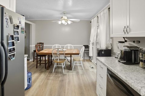 Tiny photo for 690 BARLOW ST, Clearfield, UT 84015 (MLS # 2114587)