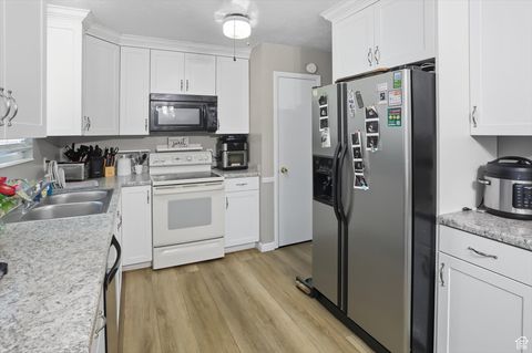 Tiny photo for 690 BARLOW ST, Clearfield, UT 84015 (MLS # 2114587)