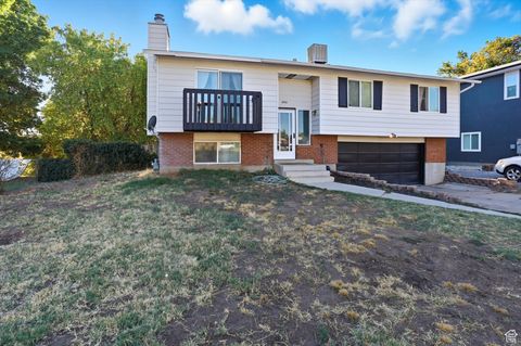Tiny photo for 690 BARLOW ST, Clearfield, UT 84015 (MLS # 2114587)