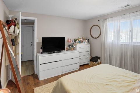 Tiny photo for 690 BARLOW ST, Clearfield, UT 84015 (MLS # 2114587)