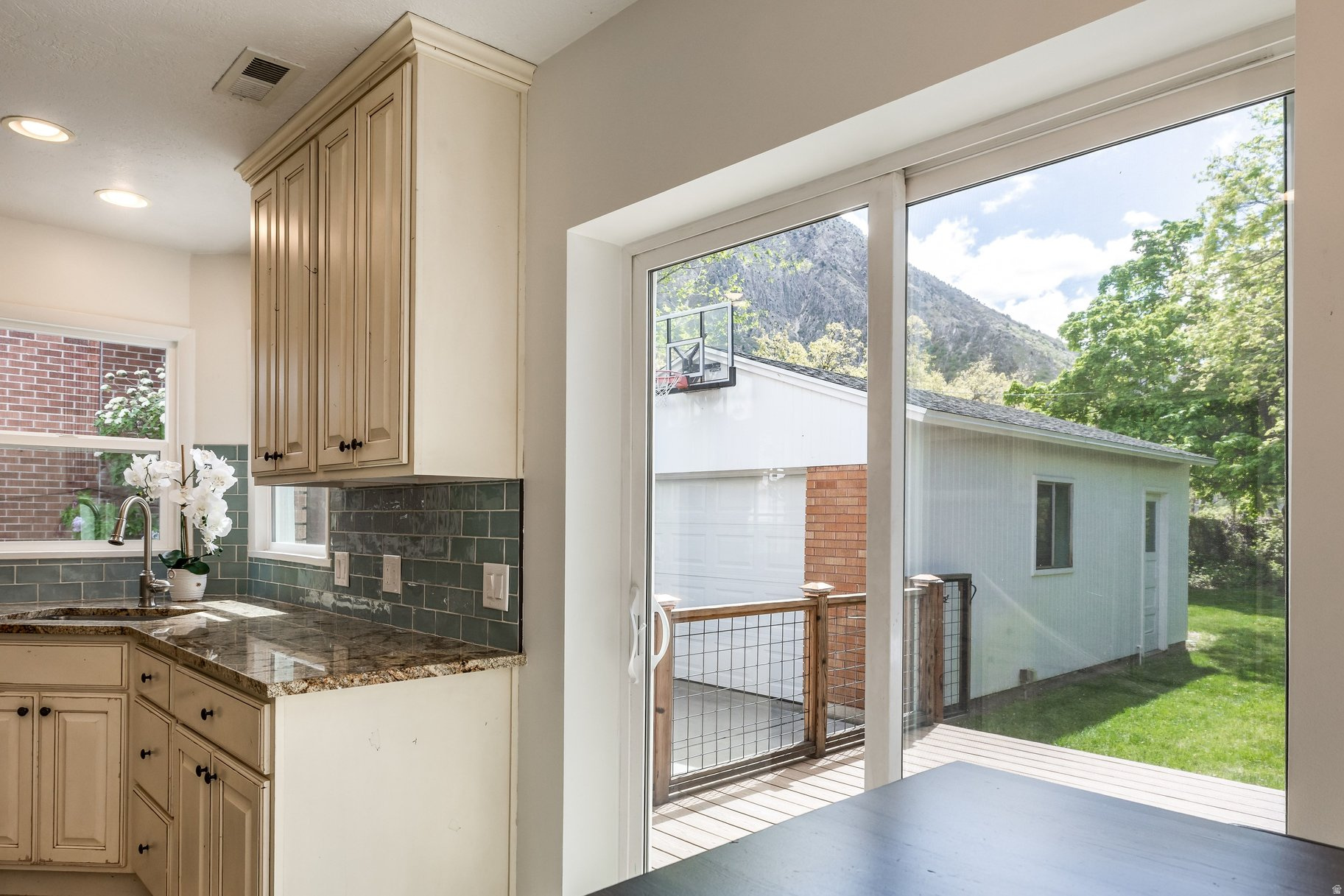 NOB HILL - Residential