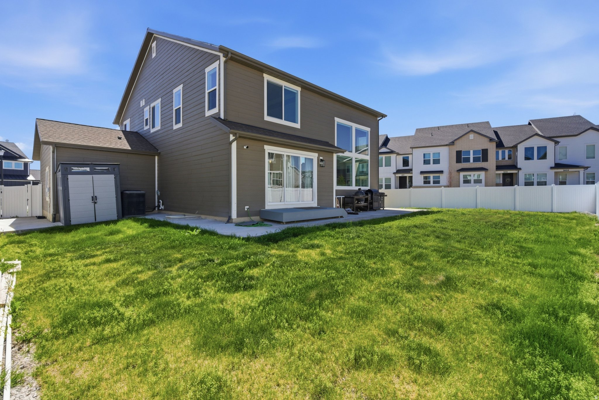 RIVER POINT - Residential
