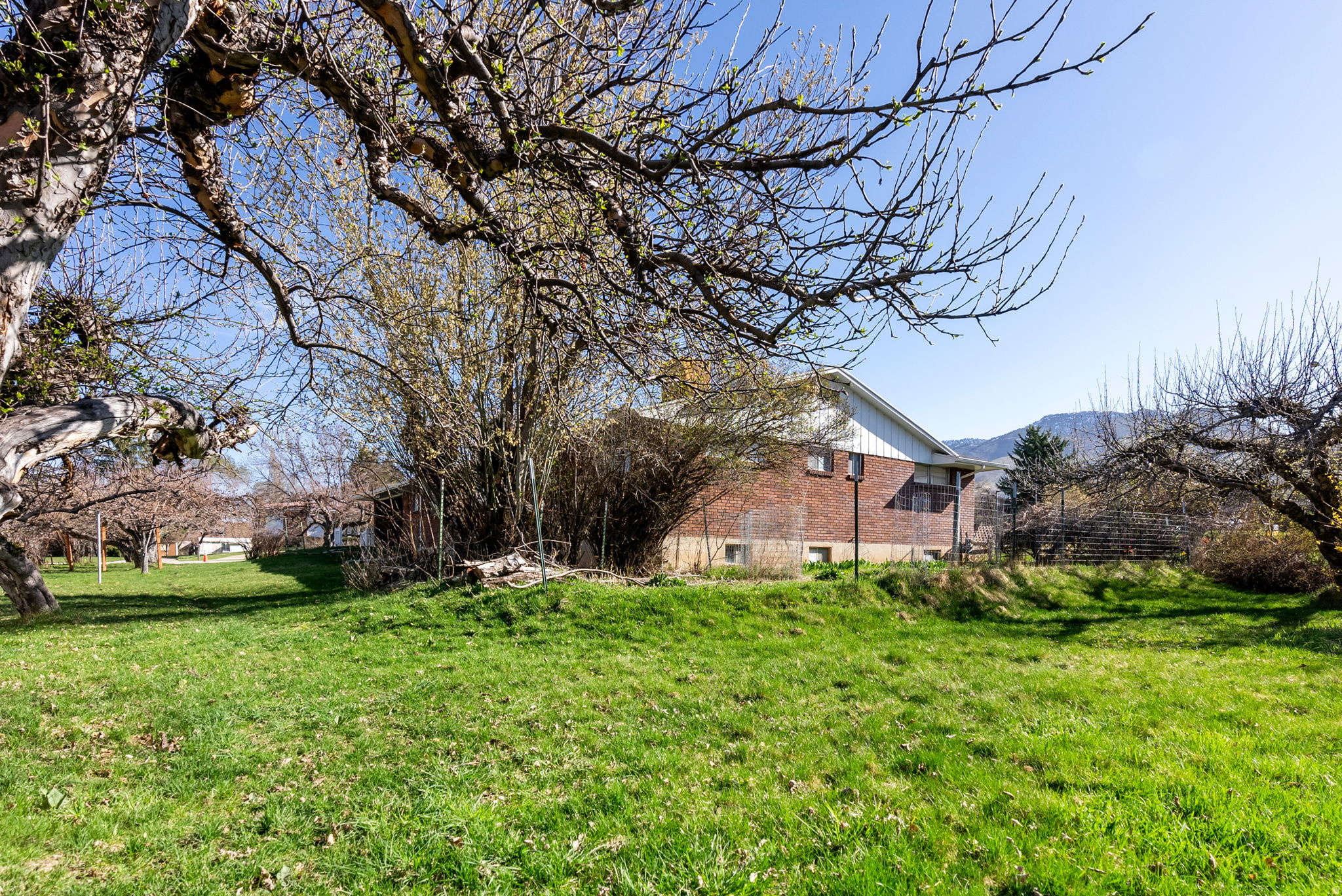 COUNTRY ESTATES SUBD - Residential