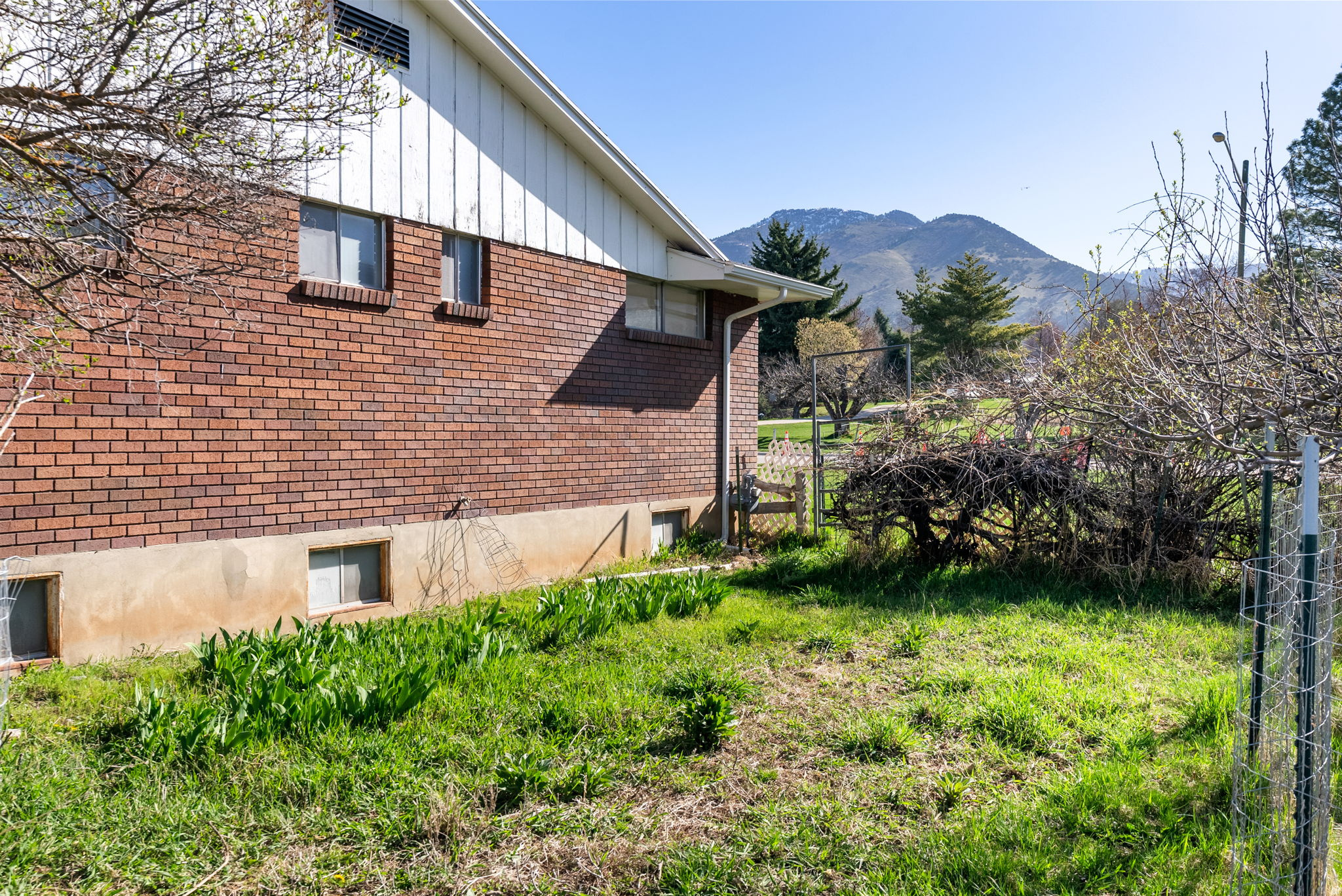 COUNTRY ESTATES SUBD - Residential