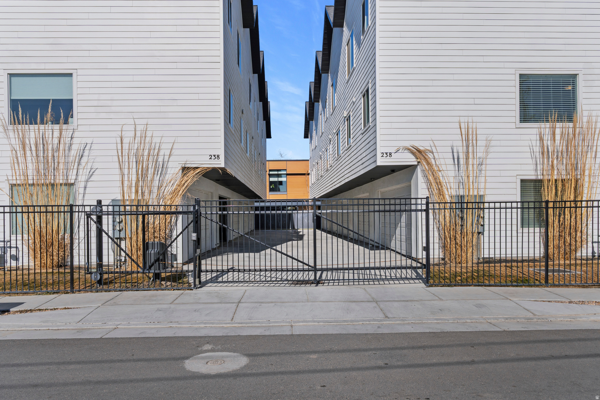 THE PARAMOUNT CONDOMINIUMS - Residential