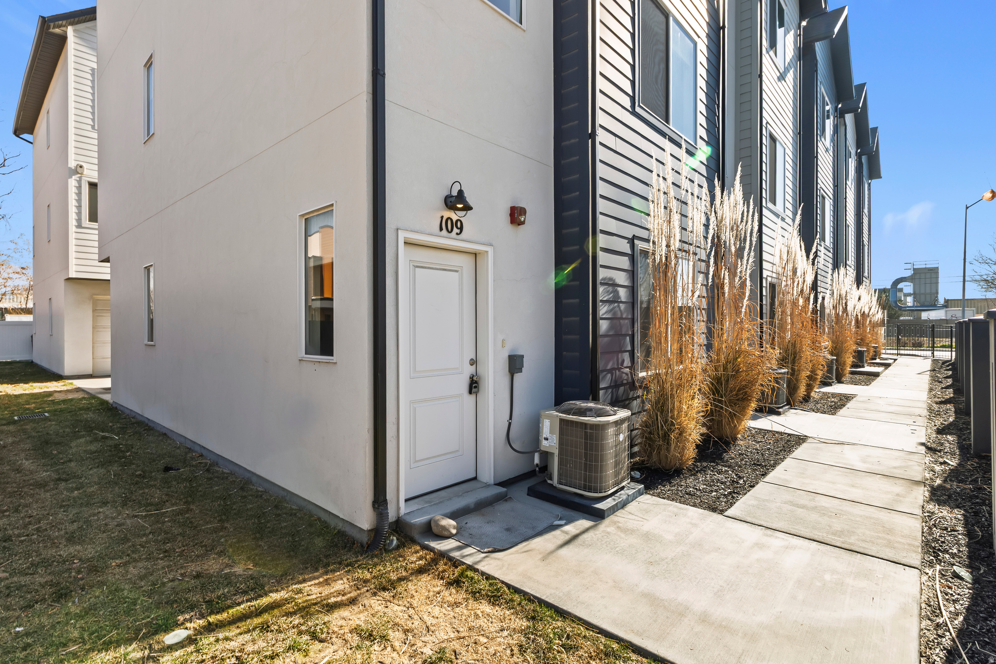 THE PARAMOUNT CONDOMINIUMS - Residential