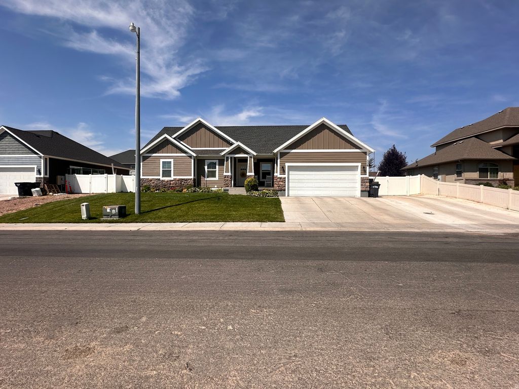 Photo of 336 N 950 W, Roosevelt, UT 84066 (MLS # 2140432)