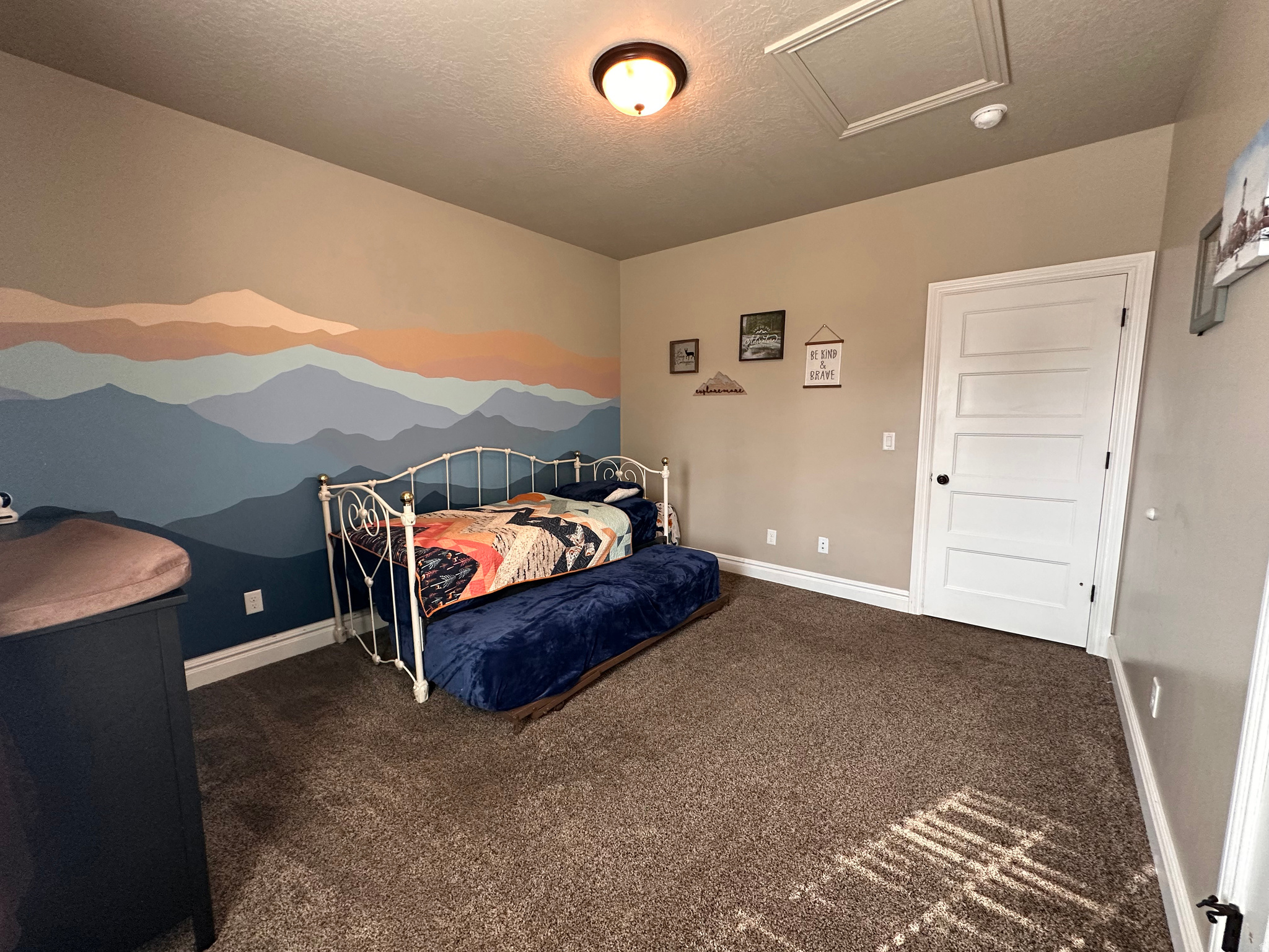 SUNRISE KNOLLS - Residential