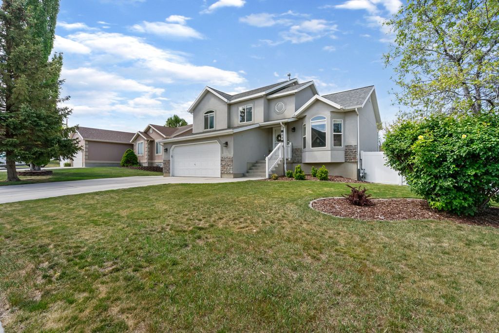 Photo of 68 E SETTLER RD, Saratoga Springs, UT 84045 (MLS # 2153153)