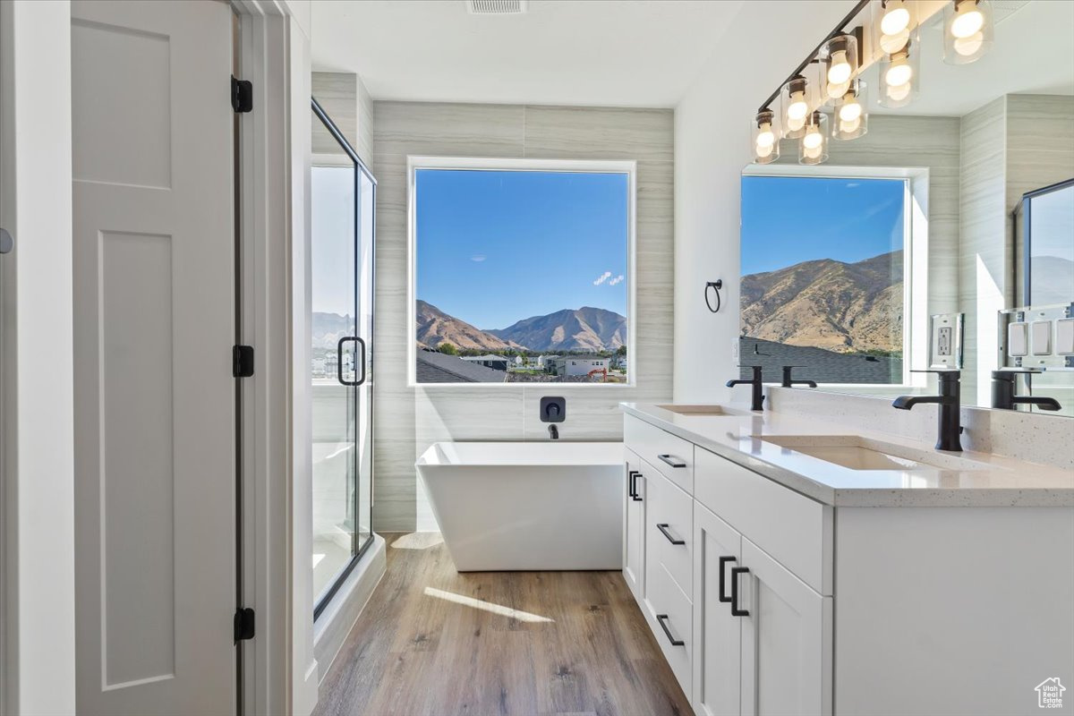 WESTFIELDS CENTRAL - Residential