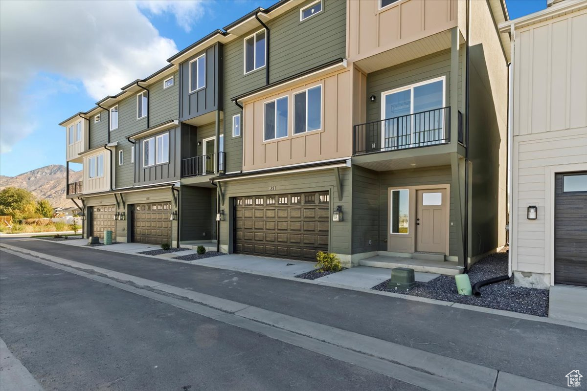 WESTFIELDS CENTRAL - Residential