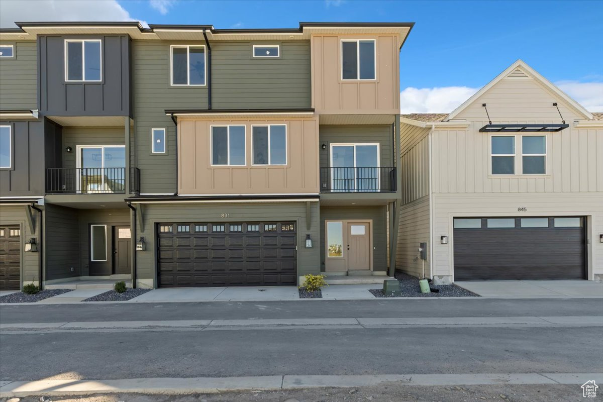 MOVE IN READY!! BEAUTIFUL MOUNTAIN VIEWS!! 4 Bedroom 3.5 Bathroom townhouse with open spacious floor plan. Custom kitchen design features quartz countertops, crown molding, soft close doors and drawers, walk in pantry, custom vented hood, gas range and more. Master bath boasts a double vanity, standalone tub and separate shower. Enjoy close proximity to schools, shopping, freeway access and more. Buyer to verify all info.