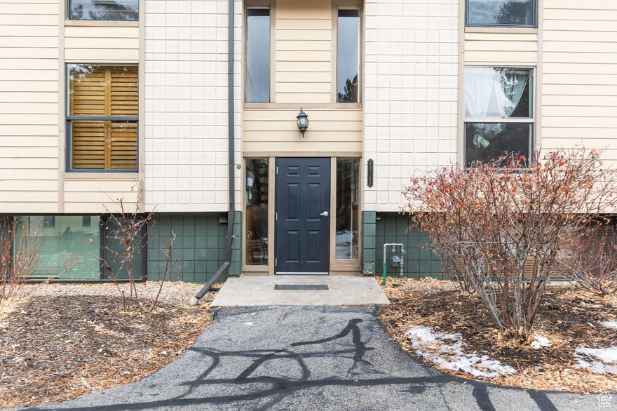 Discover an excellent opportunity with this one-bedroom condo in the prime location of Park City, perfect for a second home or rental. Snow Country is located in Old Town adjacent to City Park. The community is within easy walking distance of Park City Mountain Resort for skiing, snowboarding, biking, and hiking, as well as Main Street's restaurants, bars, and shops. The condo features a fully remodeled kitchen and bathroom with stainless steel appliances, including a built-in microwave and dishwasher and a walk-in laundry room with an included washer/dryer (rare in Snow Country condos). Community amenities include a beautifully landscaped outdoor common area, a dedicated parking spot, and guest parking. The convenience of being on the FREE Park City bus route provides easy access to Deer Valley Resort, Kimball Junction, and Canyons Village, making Snow Country the ideal home base to enjoy everything Park City and Deer Valley have to offer.