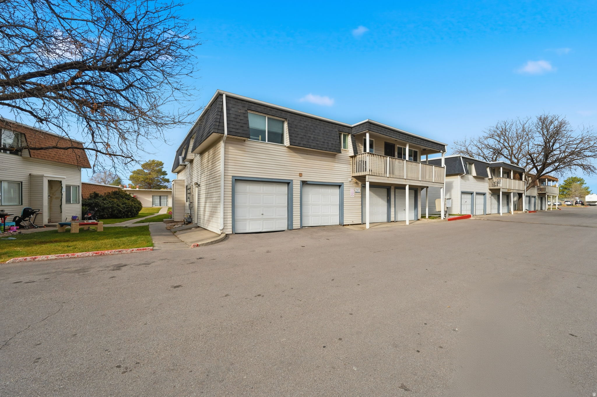 MEADOWBROOK - Residential