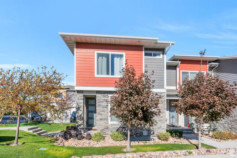 Photo of 15461 S MIDNIGHT VIEW WAY, Bluffdale, UT 84065 (MLS # 2117756)