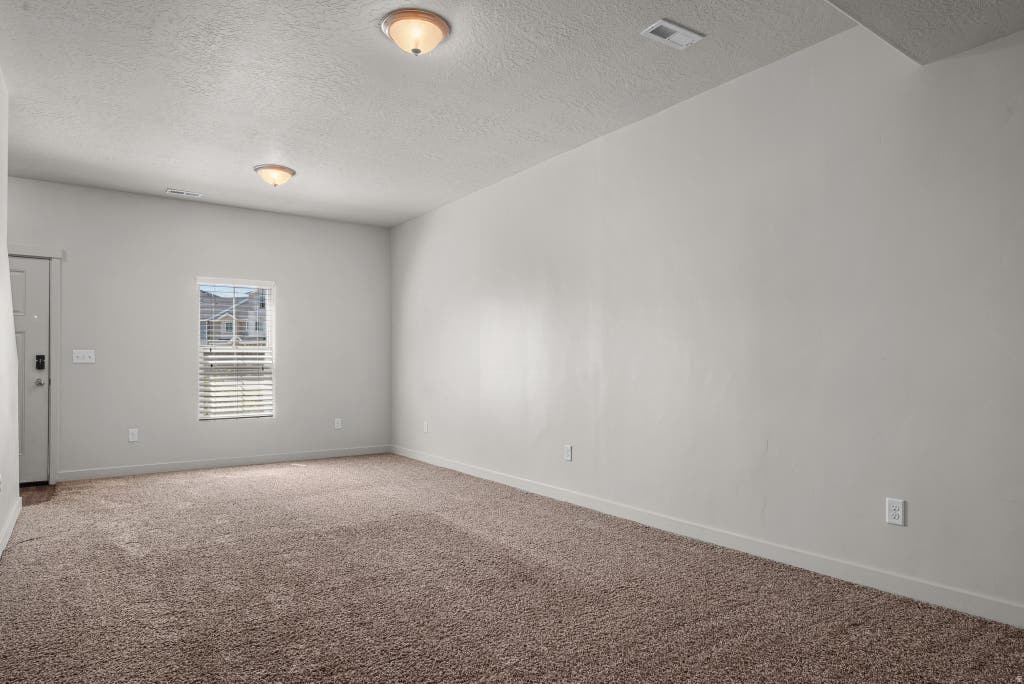 Photo of 686 E 330 N, Vineyard, UT 84059 (MLS # 2180990)