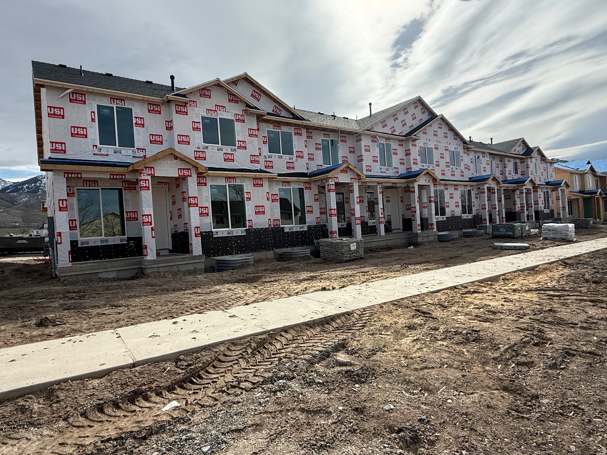 SMITHFIELD CREST - Residential