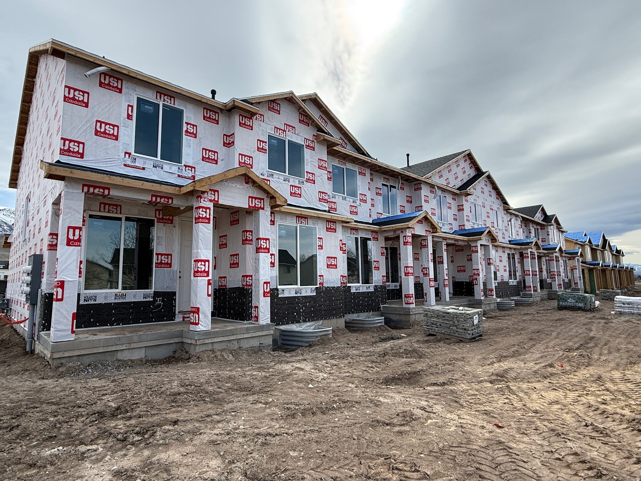 SMITHFIELD CREST - Residential