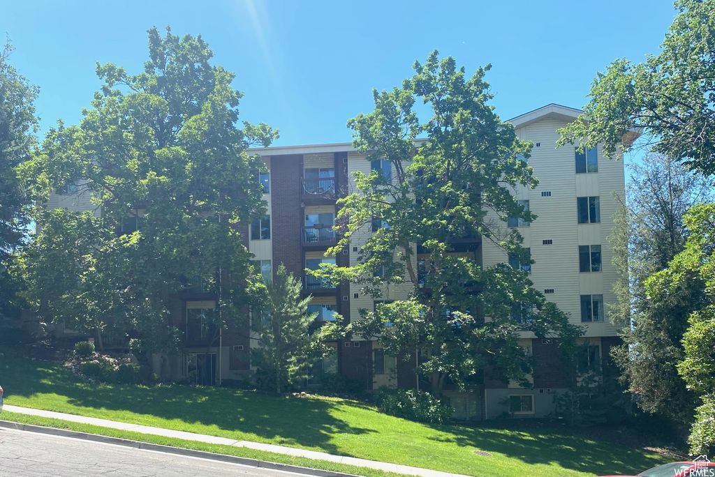 Photo of 1044 E 400 S #407A, Salt Lake City, UT 84102 (MLS # 2098611)