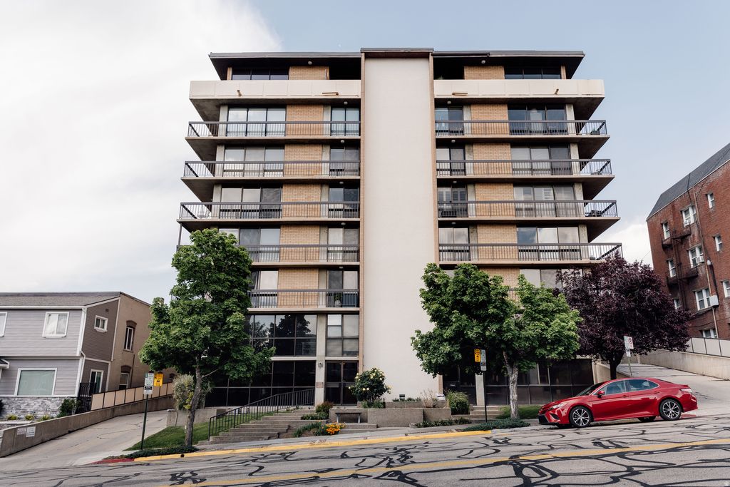 Photo of 131 E 1ST AVE N #304, Salt Lake City, UT 84103 (MLS # 2156206)