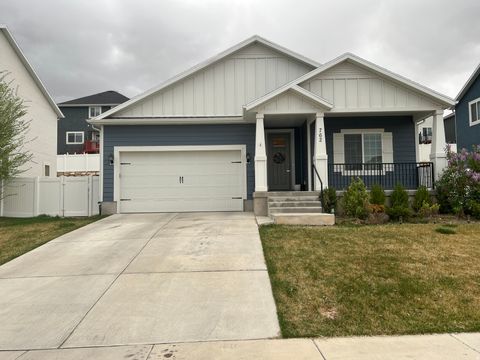 Photo of 762 N WHITE HORSE DR, Spanish Fork, UT 84660 (MLS # 2147505)