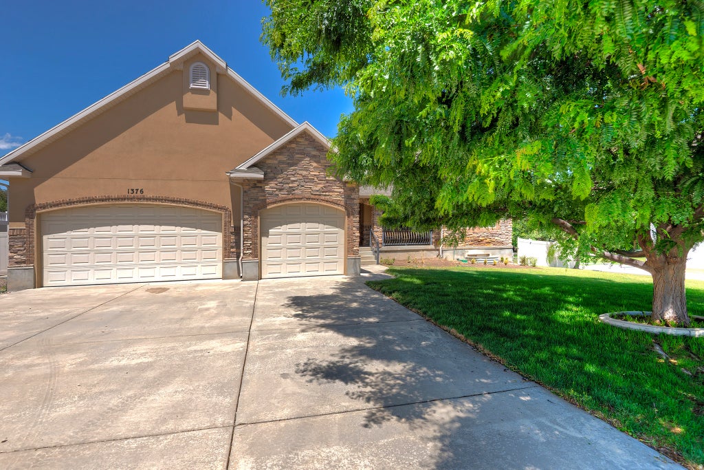Photo of 1376 W JORDAN HILLS DR, South Jordan, UT 84095 (MLS # 2164954)