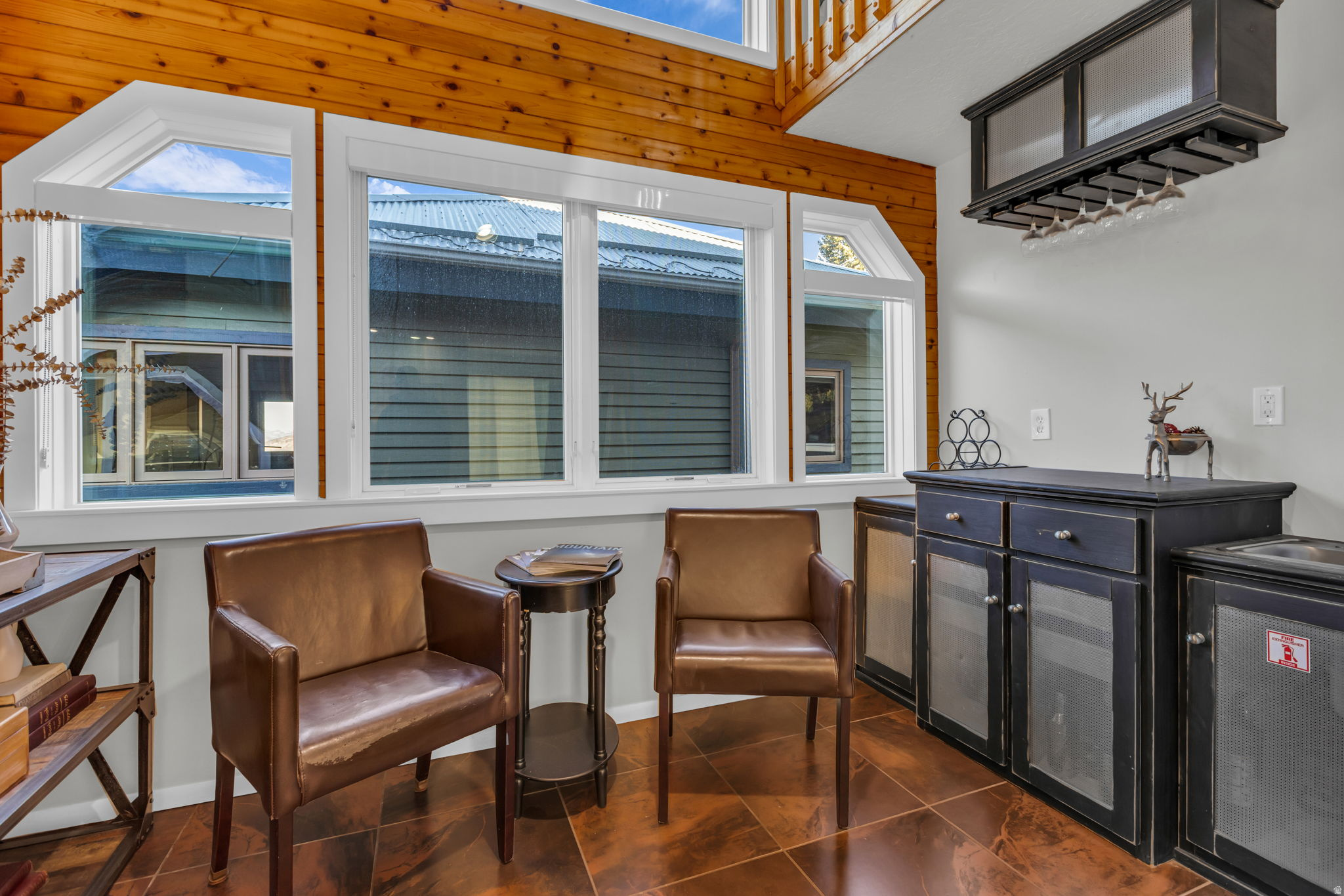 ONTARIO CONDOMINIUM - Residential