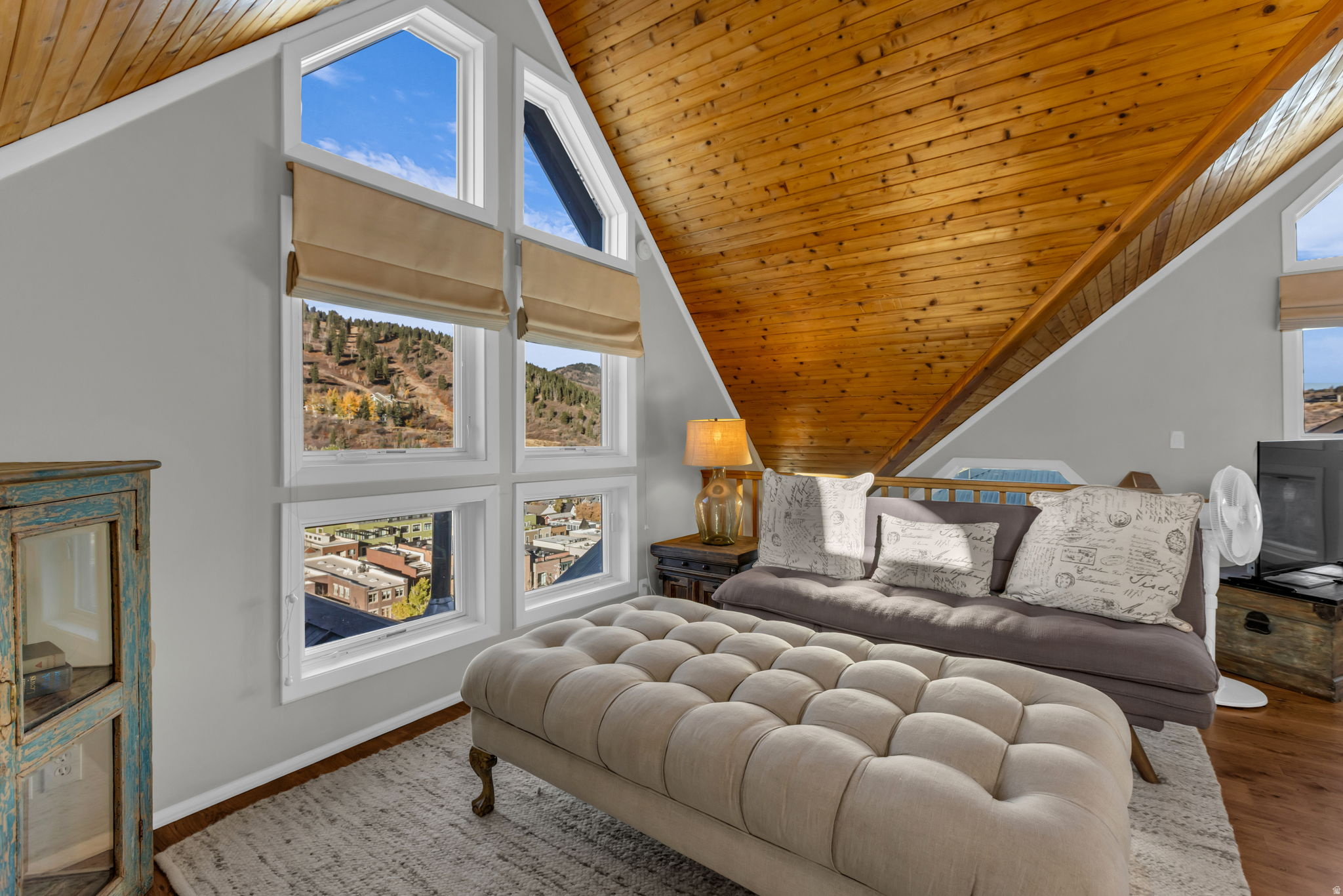 ONTARIO CONDOMINIUM - Residential