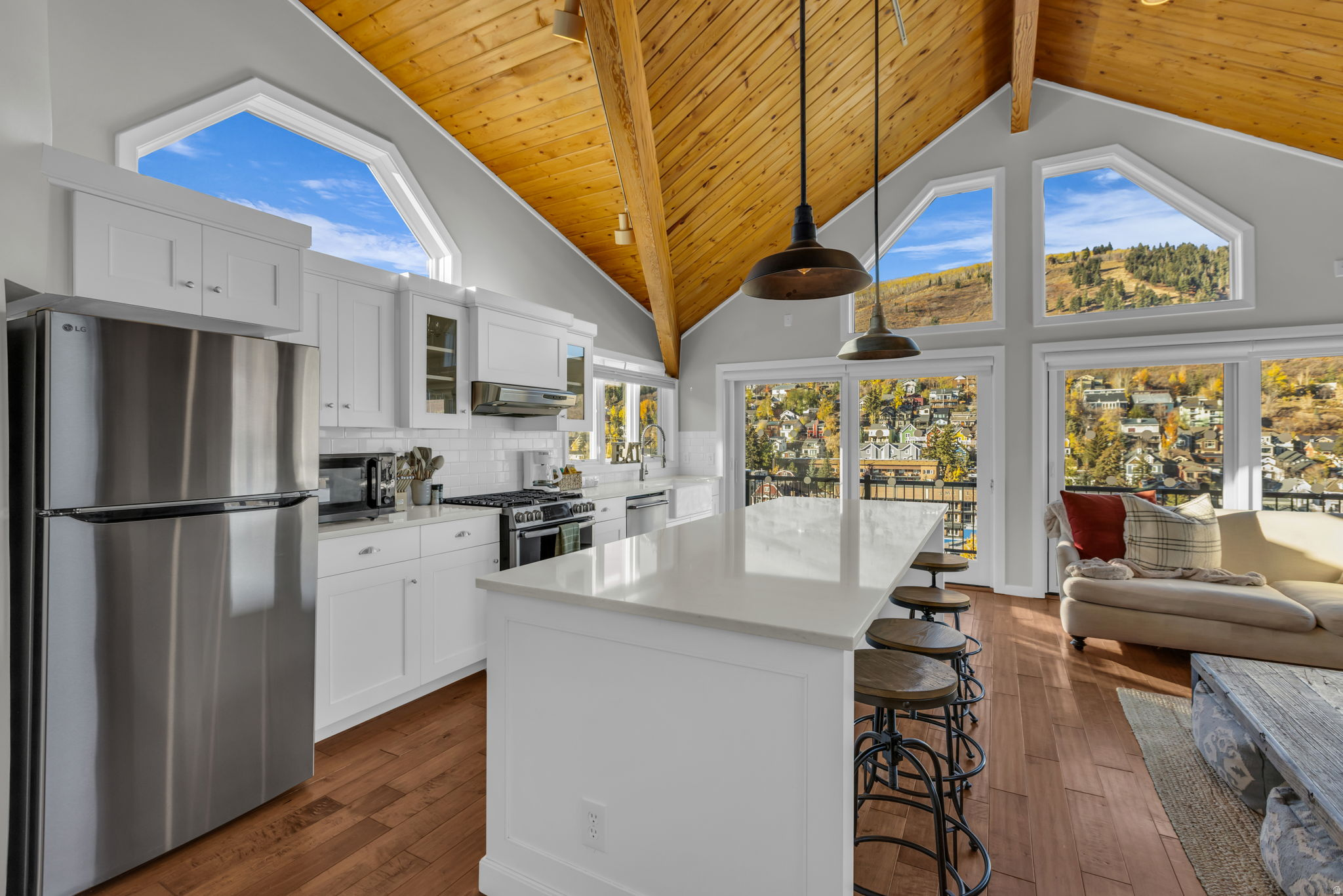 253 ONTARIO AVE 1 & 2