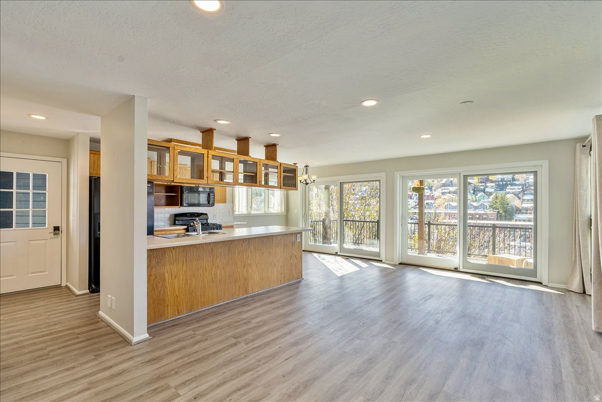 ONTARIO CONDOMINIUM - Residential