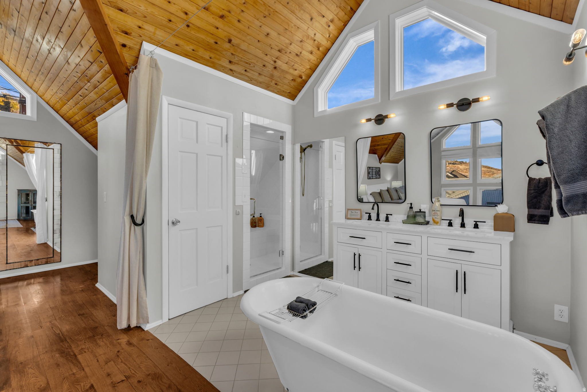 ONTARIO CONDOMINIUM - Residential