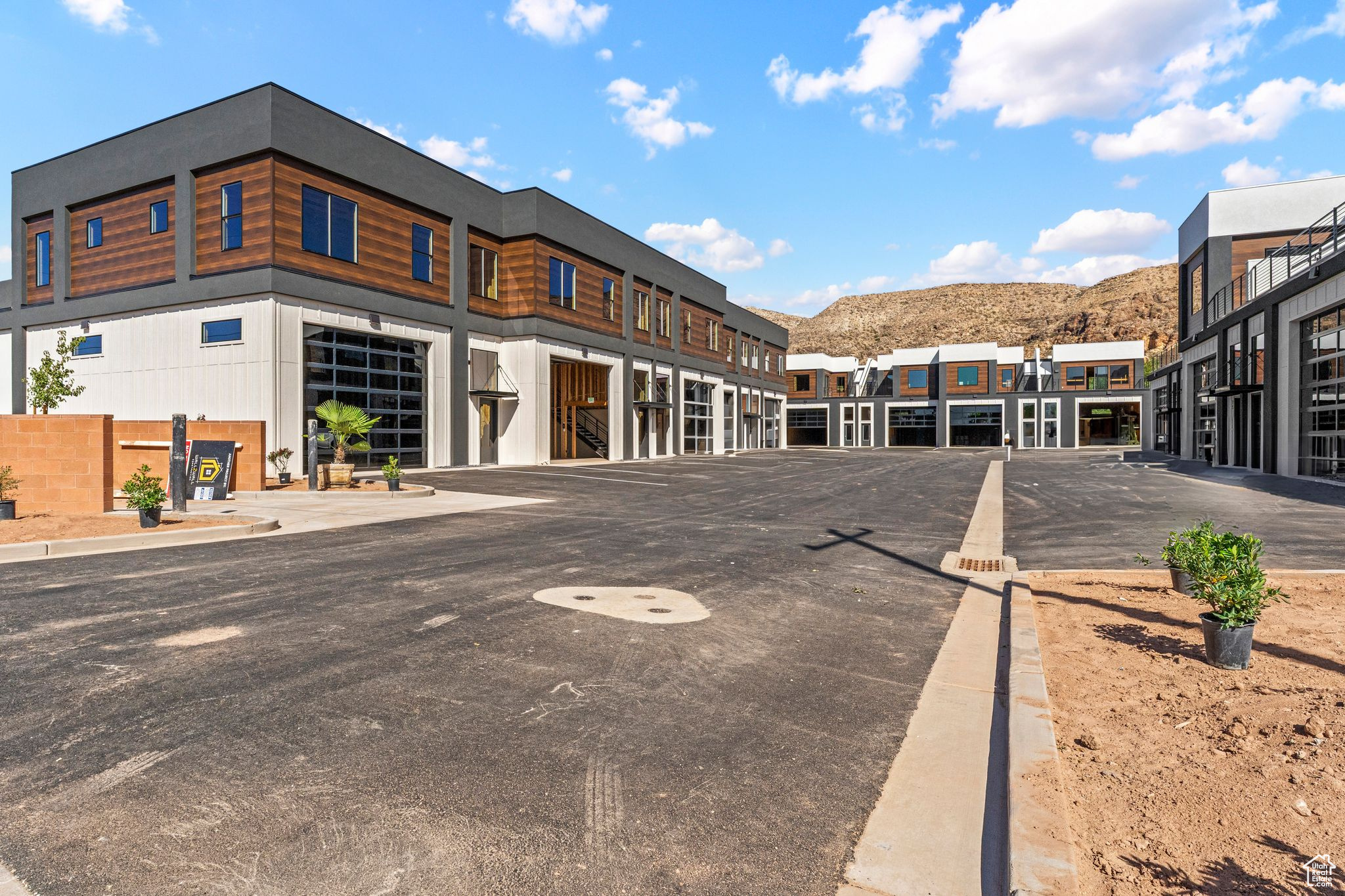FIELDS FLEX - Commercial Sale