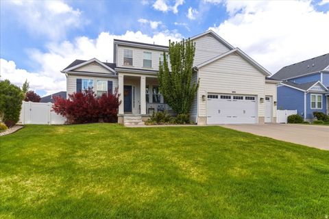Photo of 1692 W SPRING MEADOW LN Ln N, Farmington, UT 84025 (MLS # 2154871)